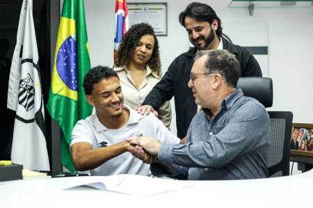 Pepê Firmino renovou com o Santos até 2030