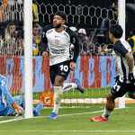 Memphis marca, Corinthians vence Palmeiras e abre vantagem na Copa do Brasil