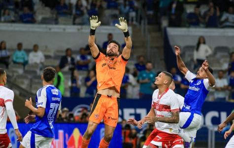 Matheus Albino durante o empate entre Cruzeiro e CRB