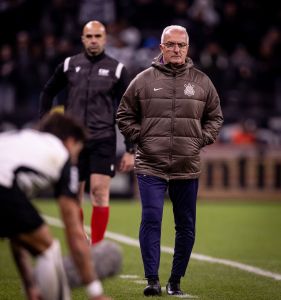 Dorival Júnior à beira do campo durante Corinthians x Palmeiras