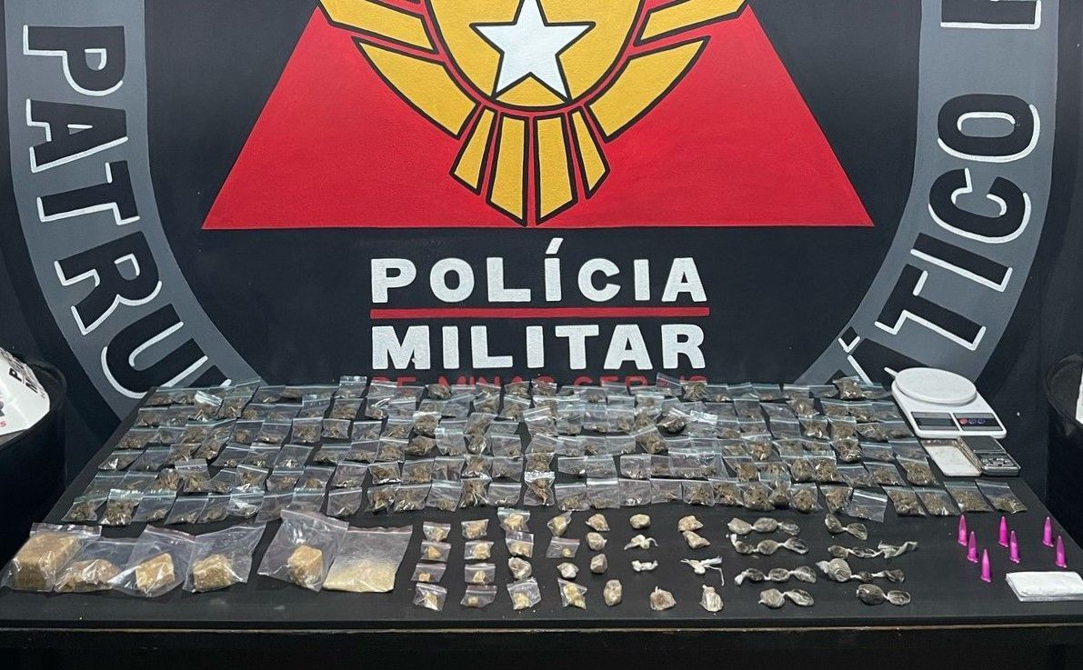Polícia Militar apreende grande quantidade de drogas e suspeito foge em Ouro Preto