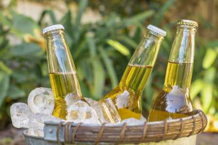 Balde com bebidas alcoólicas