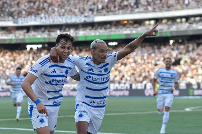 Matheus Pereira marcou o segundo gol do Cruzeiro contra o Botafogo no Estádio Nilton Santos