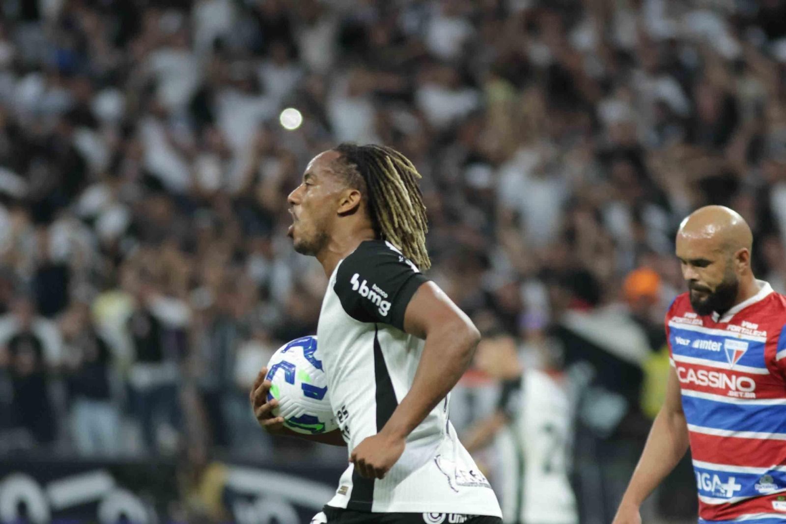 Com gol no final, Corinthians empata com Fortaleza pelo Brasileirão