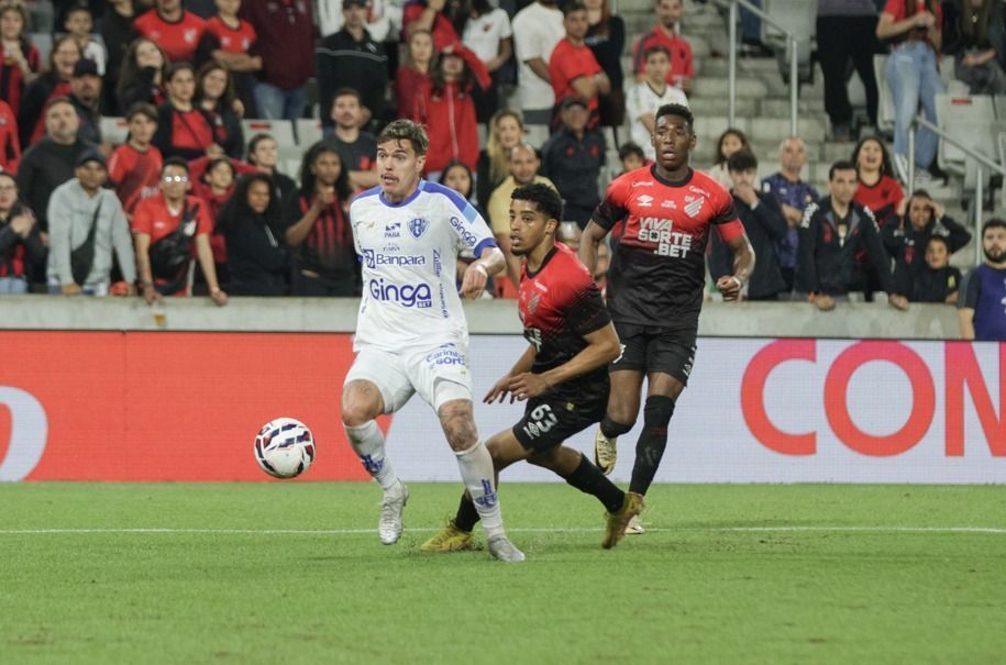 Paysandu arranca empate contra o Athletico-PR, que sai vaiado após jogo pela Série B