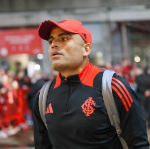 Gabriel Mercado volta de lesão do joelho após 10 meses sem jogar pelo Inter