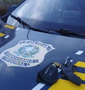 Motorista embriagado  conduz carreta na Fernão Dias, ameaça outros condutores com revólver e é preso em Betim