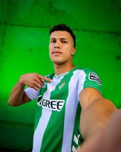 Nelson Deossa tem contrato com o Betis até 2030
