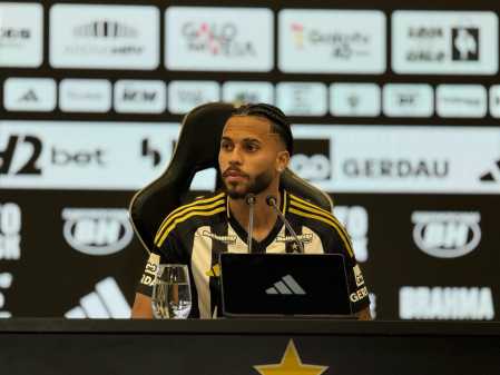 Alexsander em apresentação no Atlético