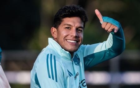 Lucas Romero, volante do Cruzeiro, durante treinamento