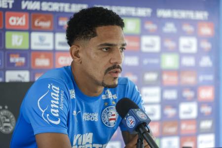 Gilberto, lateral-direito do Bahia durante entrevista coletiva