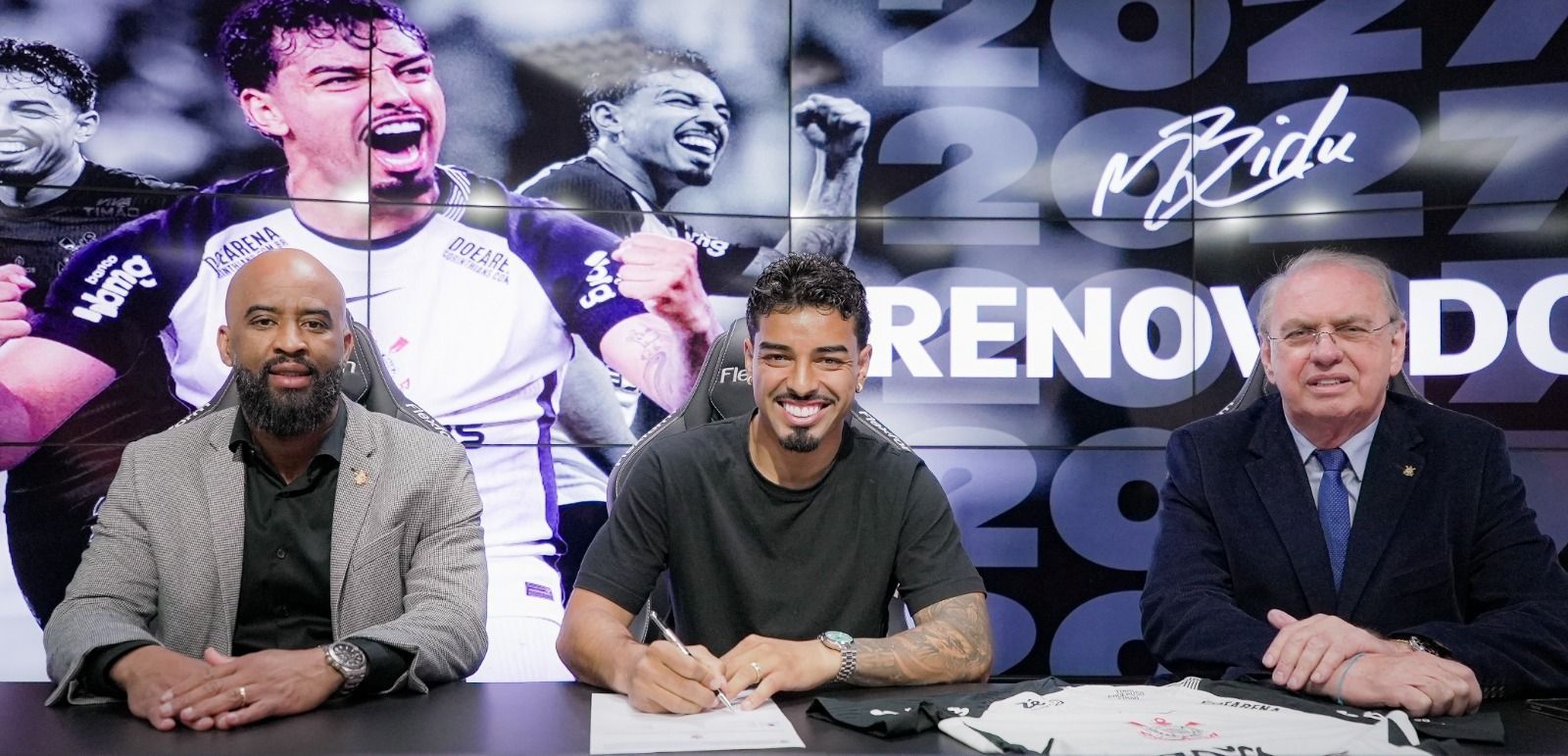 Corinthians anuncia renovação de Matheus Bidu; veja detalhes