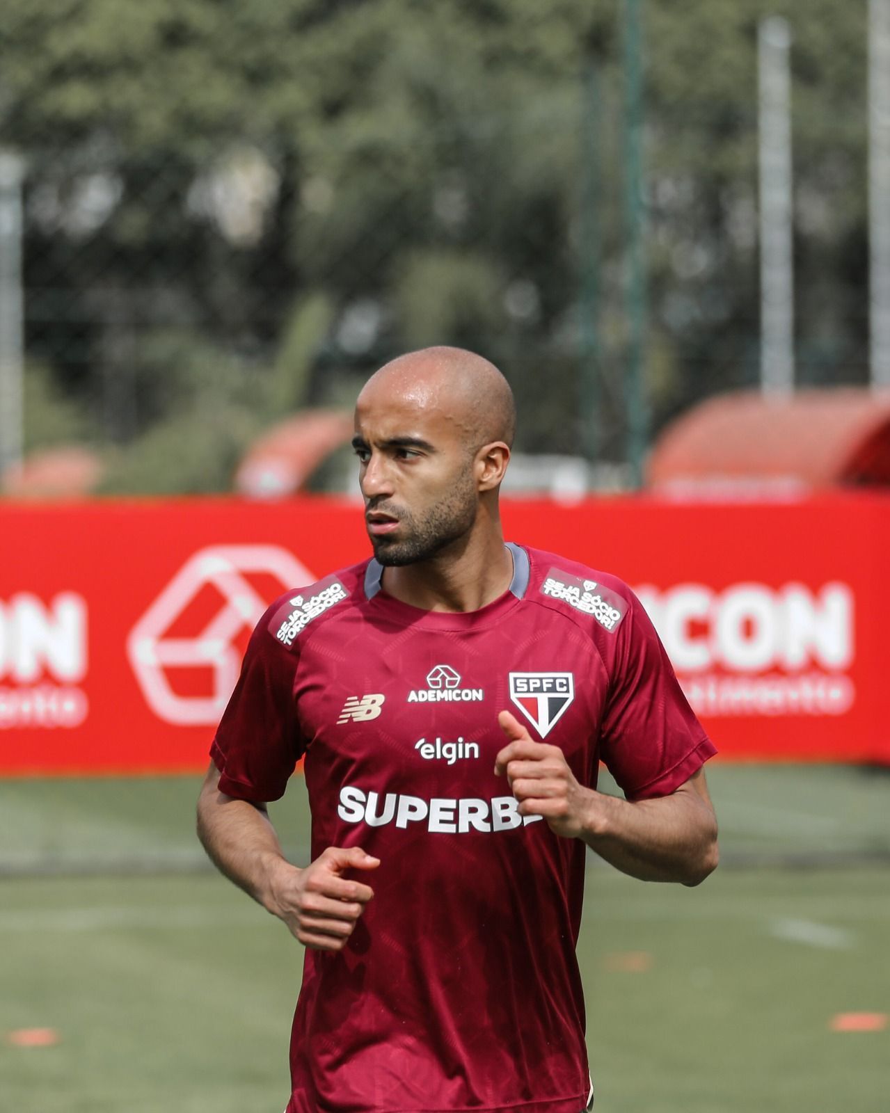 Escalação do São Paulo: Lucas treina, e Crespo toma decisão sobre usar o atacante