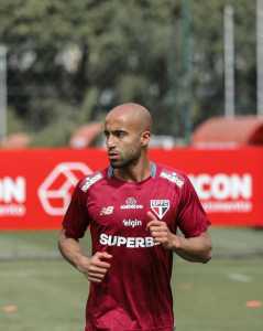 Lucas Moura, no CT da Barra Funda