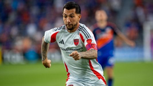 Luciano Acosta em partida pelo Dallas