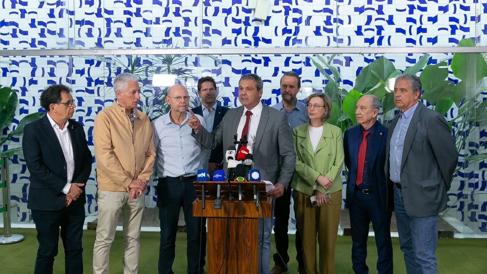 Líder do PT acusa oposição de sequestrar o Parlamento e reforça defesa por isenção do IR e cassação de Eduardo Bolsonaro