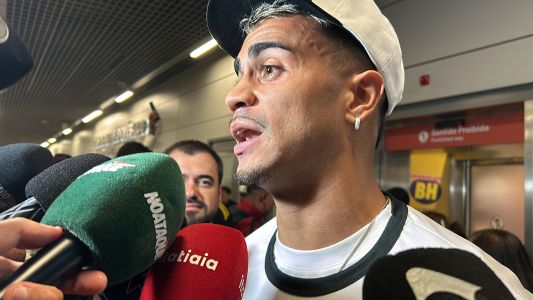 Reinier na chegada a Belo Horizonte para assinar com o Atlético