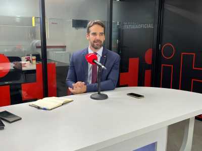 Governador do RS, Eduardo Leite, no estúdio da Itatiaia em Brasília