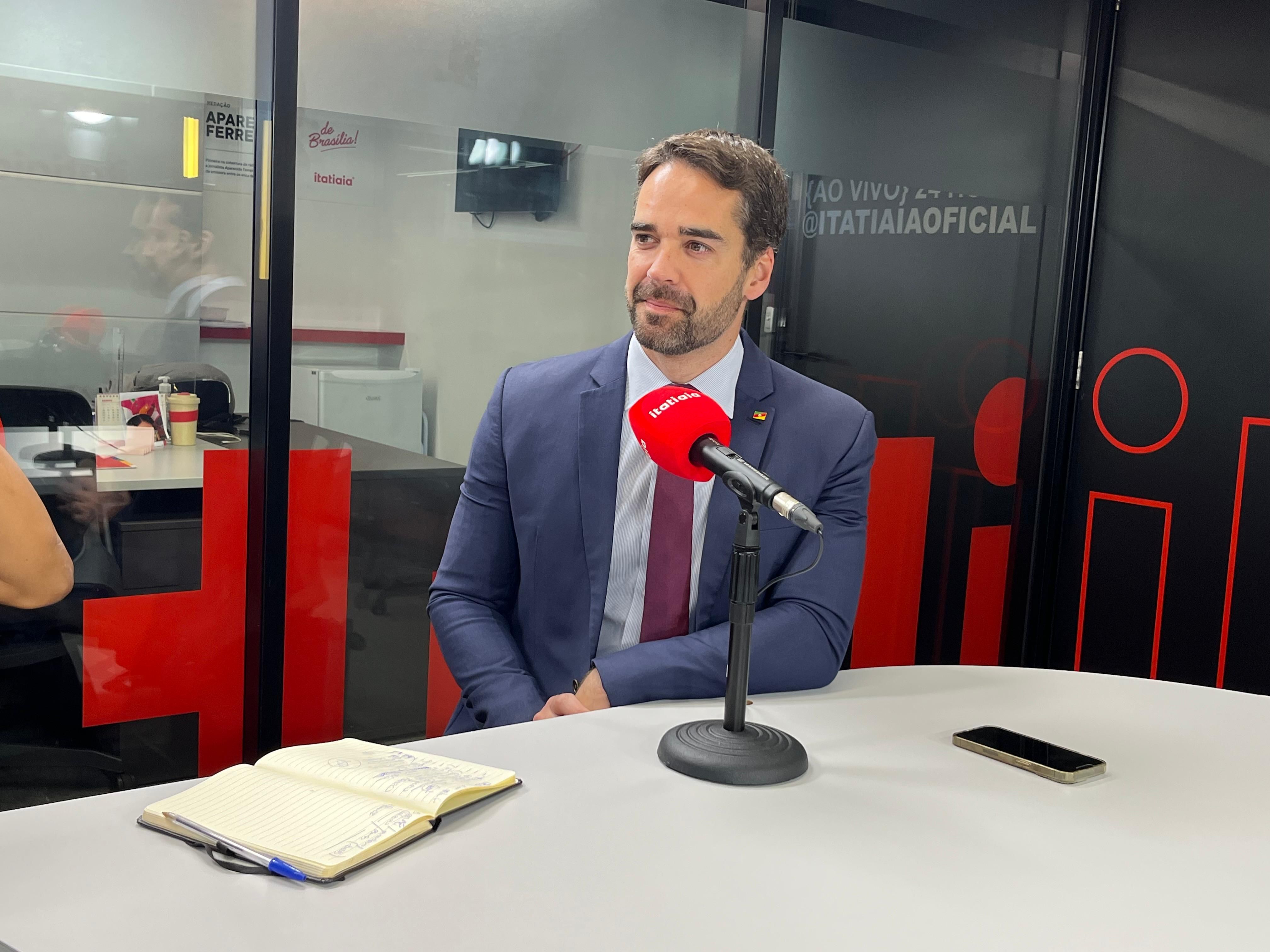 Eduardo Leite confirma que é pré-candidato à presidência da República e diz lutar contra polarização