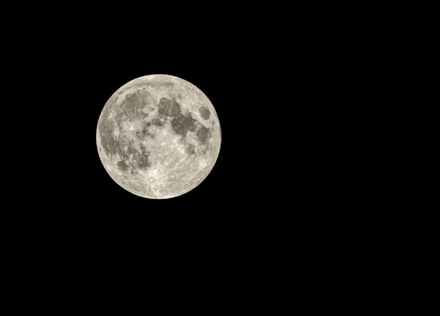 'Lua de Morango' poderá ser vista no Brasil nesta segunda (29); saiba horário e como assistir