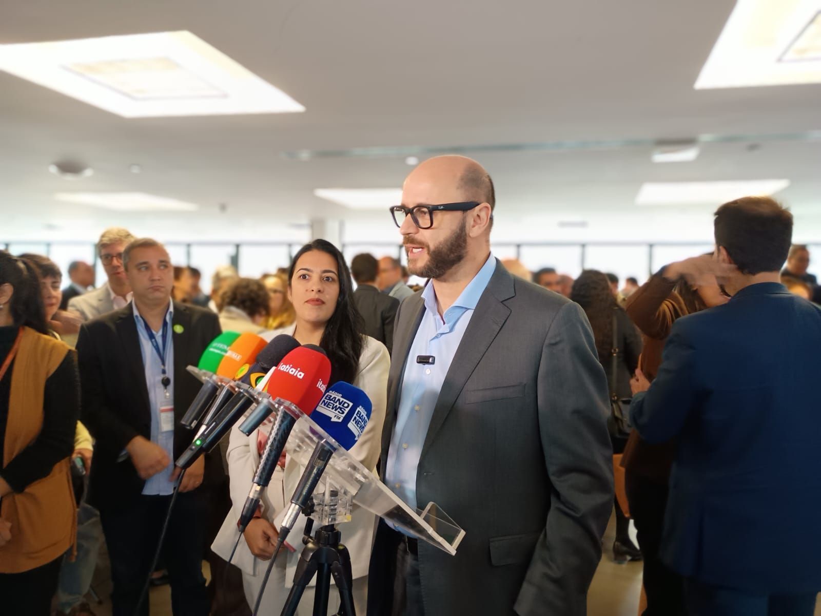 Menos de duas horas após posse, novo secretário de educação é convocado pela ALMG
