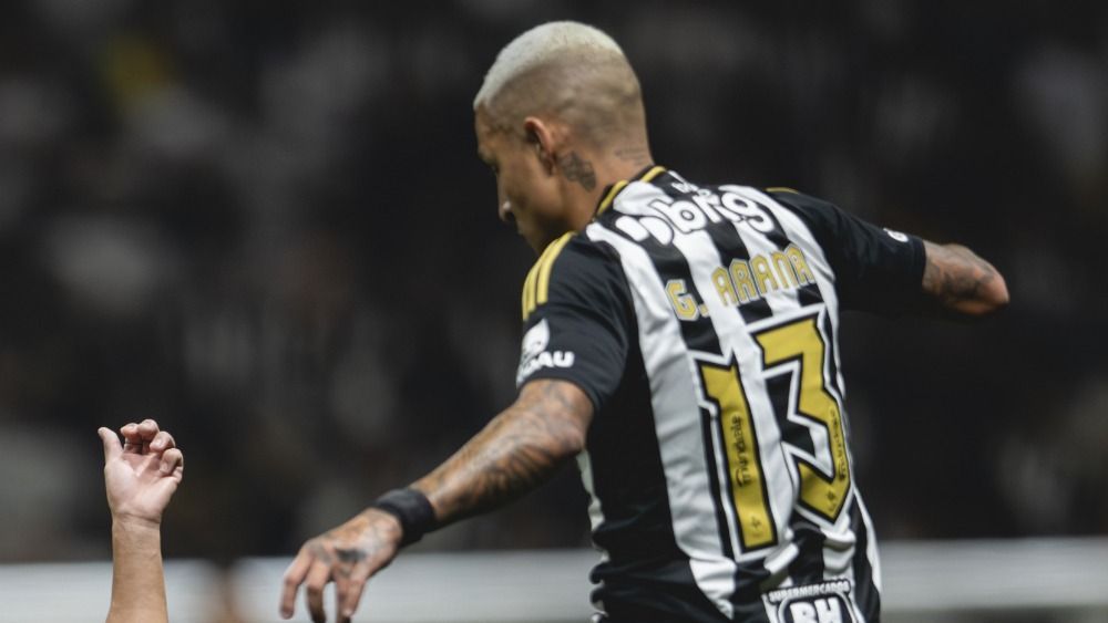 Novidade na escalação contra o Flamengo, Arana volta a atuar pelo Atlético após 17 dias