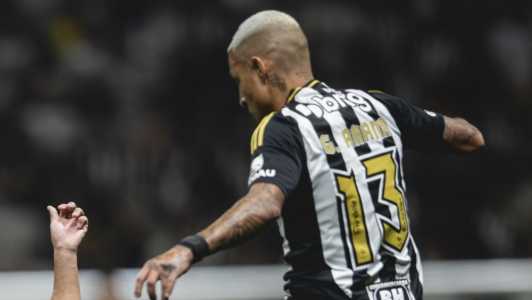 Guilherme Arana em ação pelo Atlético