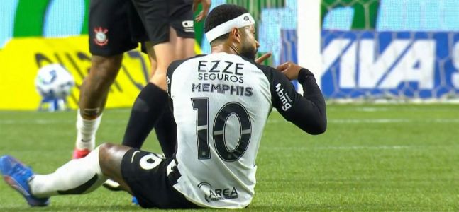 Memphis sentiu a coxa durante clássico contra Palmeiras