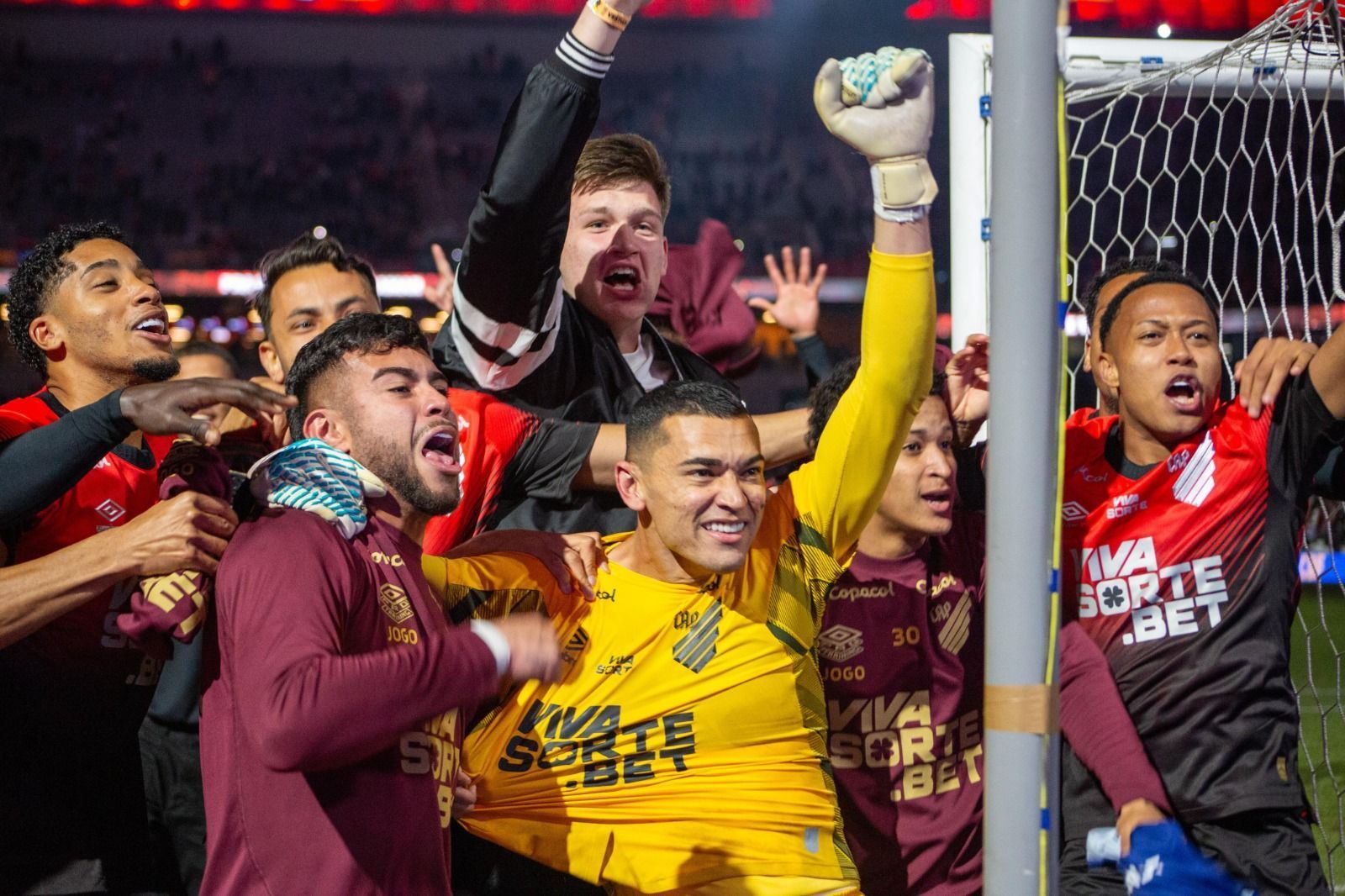 Herói do Athletico-PR na Copa do Brasil tenta levar motivação à Série B