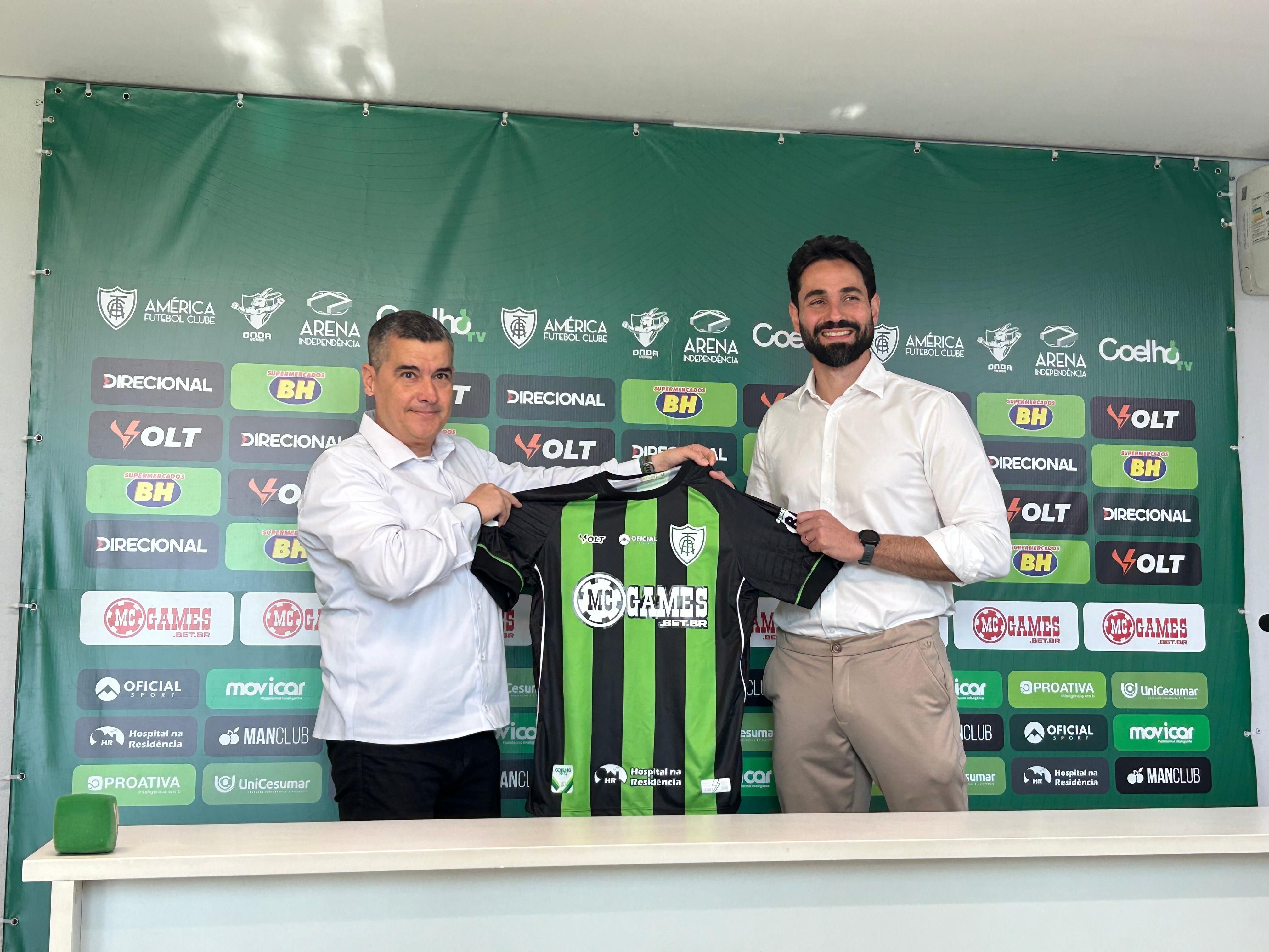 Apresentado no América, Paulo Assis celebra retorno ao clube e detalha novo papel