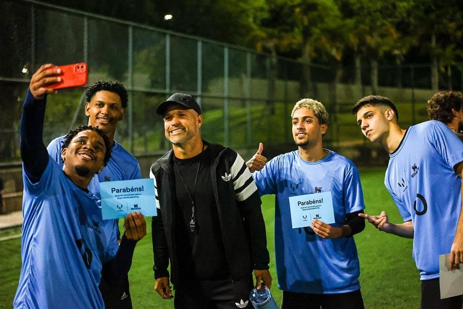 Ex-jogadores realizam partida em campanha promocional com Messi no Rio
