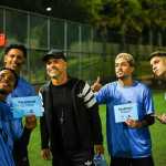 Ex-jogadores realizam partida em campanha promocional com Messi no Rio