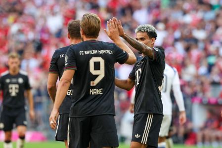 Jogadores do Bayern de Munique comemoram gol marcado na Allianz Arena