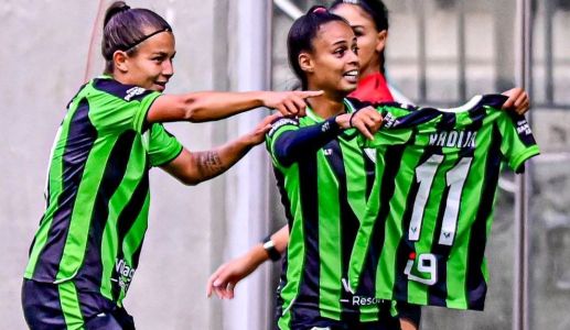 Sassá marca o gol da vitória americana contra o Santos
