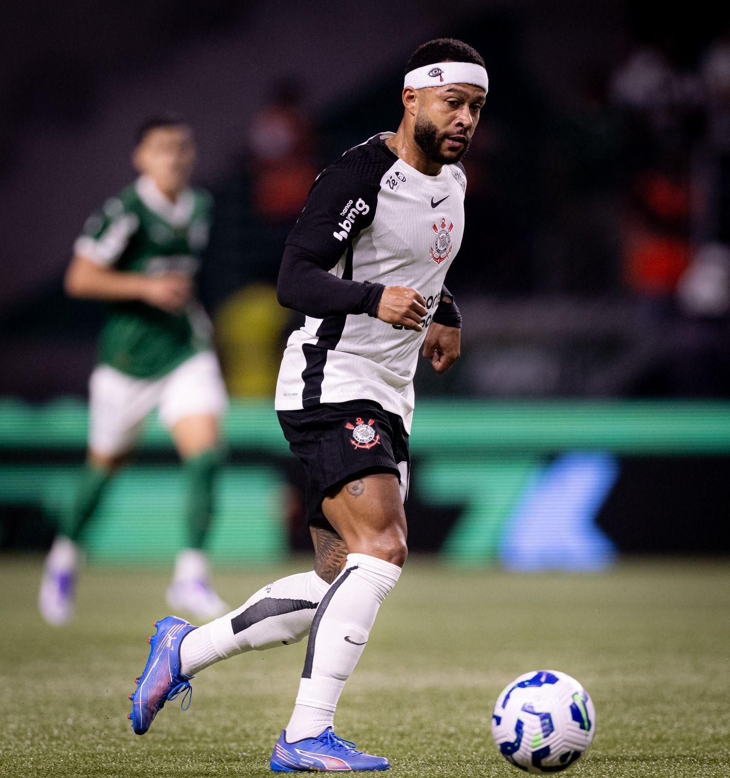 Corinthians confirma lesões de Carrillo e Memphis após clássico contra o Palmeiras