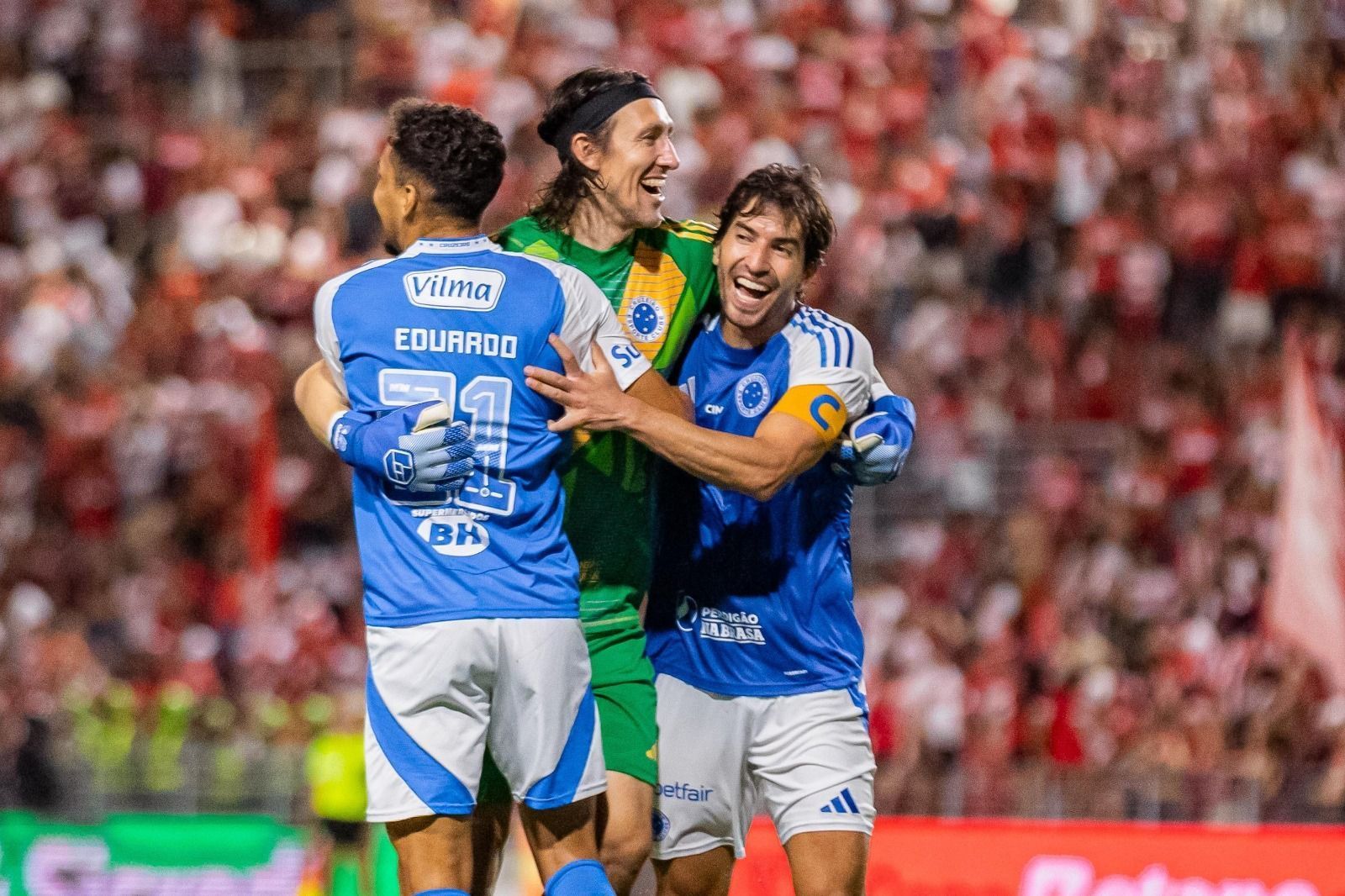 Galvão Bueno reage à classificação do Cruzeiro na Copa do Brasil e exalta Cássio