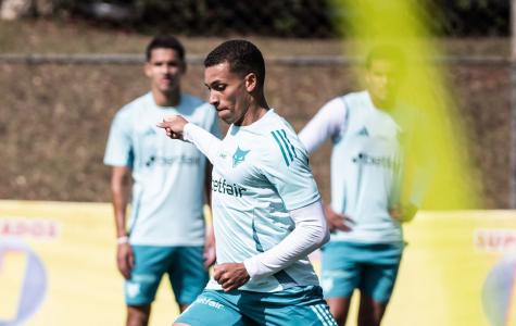 Rodriguinho durante treino pelo Cruzeiro na Toca da Raposa II