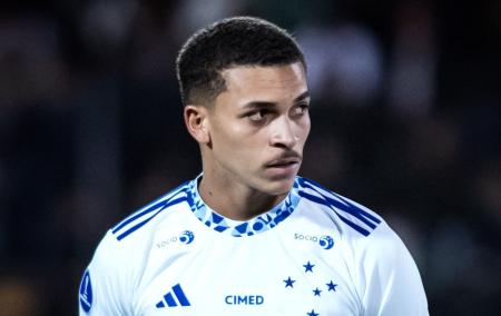 Rodriguinho durante partida do Cruzeiro na Copa Sul-Americana