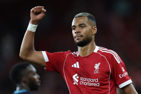 Cody Gakpo em partida do Liverpool no Anfield, em Liverpool