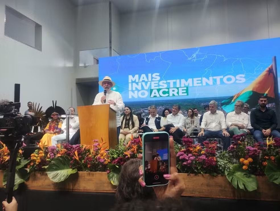 Lula promete não ser candidato se não estiver em boas condições e ataca ex-presidente Bolsonaro