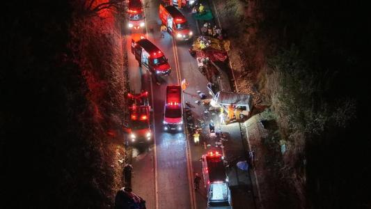 Acidente entre van e carro deixa quatro mortos em Uberlândia