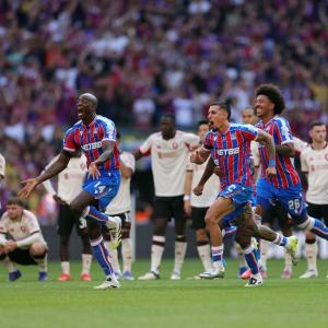 Crystal Palace venceu o Liverpool nos pênaltis e garantiu a primeira taça da temporada neste domingo (10)