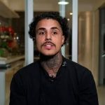 'Me vi no necrotério': MC Livinho detalha experiência após grave acidente de moto