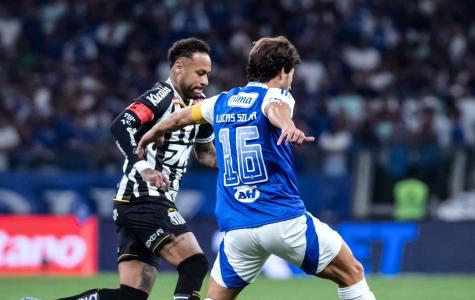 Lucas Silva durante a partida entre Cruzeiro e Santos