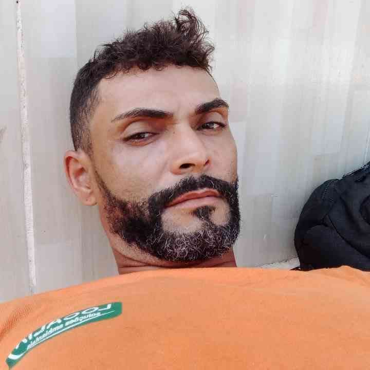 Corpo de gari assassinado em BH durante trabalho é velado em igreja de Contagem