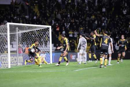 Criciúma marcou quatro gols e venceu o Athletico-PR pela Série B