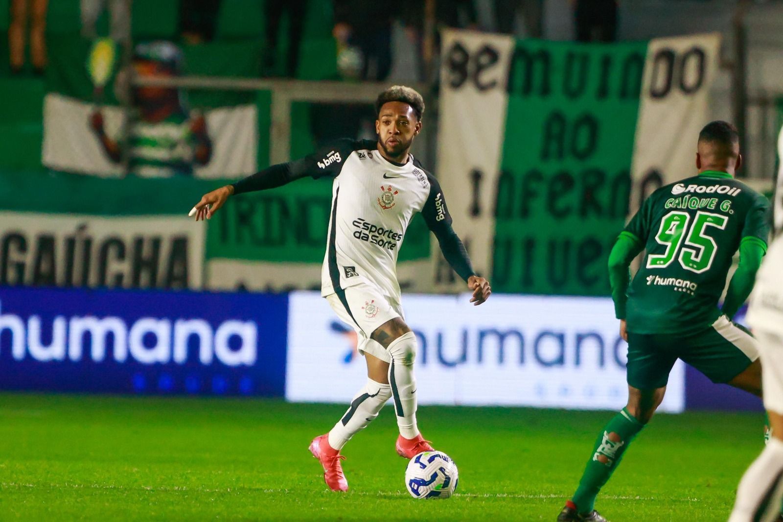 Com números ruins no Brasileirão, Corinthians acende sinal de alerta