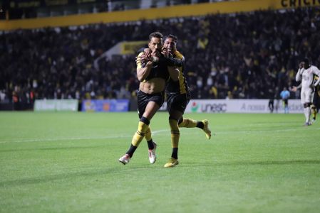 Criciúma aplicou 4 a 2 de virada no Athletico-PR pela Série B