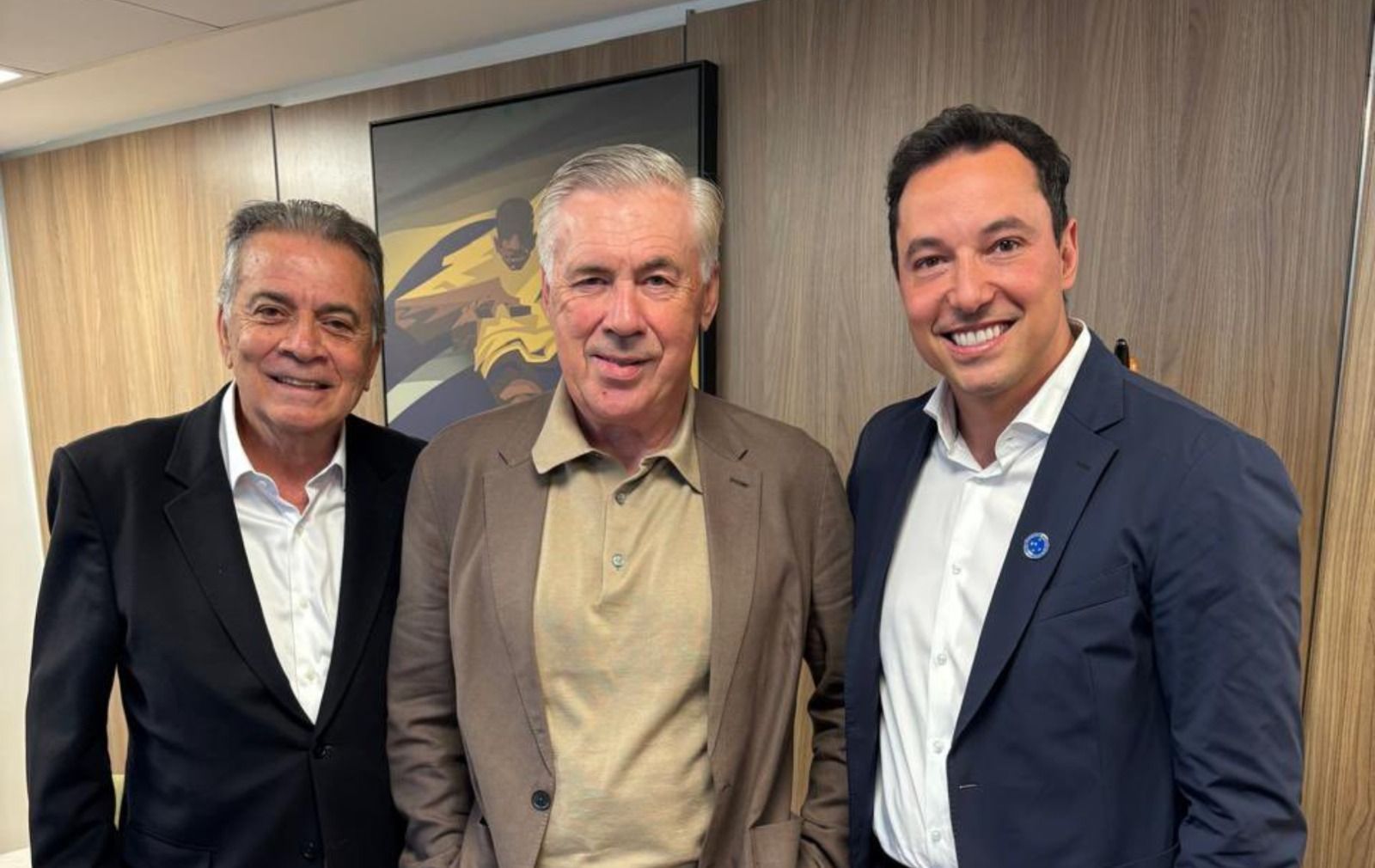Dirigentes do Cruzeiro fazem visita à CBF e têm encontro com Ancelotti