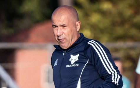 Leonardo Jardim, técnico do Cruzeiro, durante treino na Toca da Raposa II